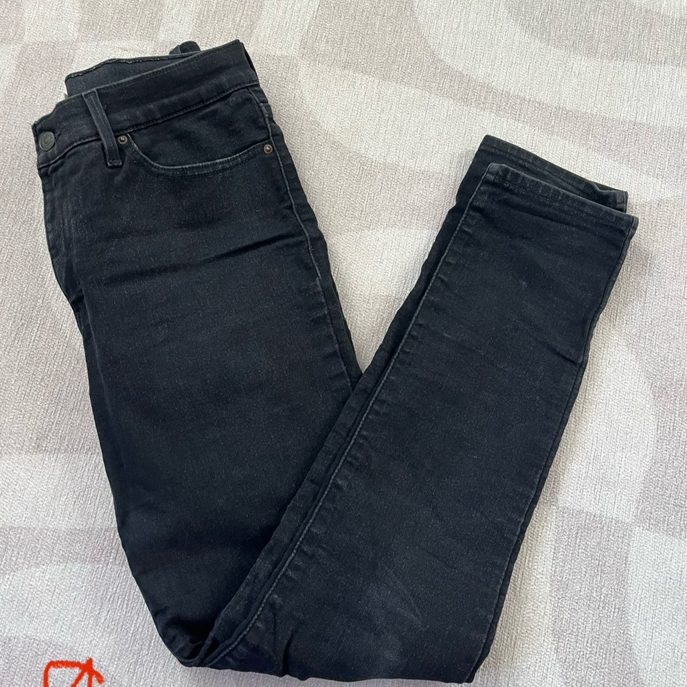Levi’s, 311 Shaping Skinny in black, size 29